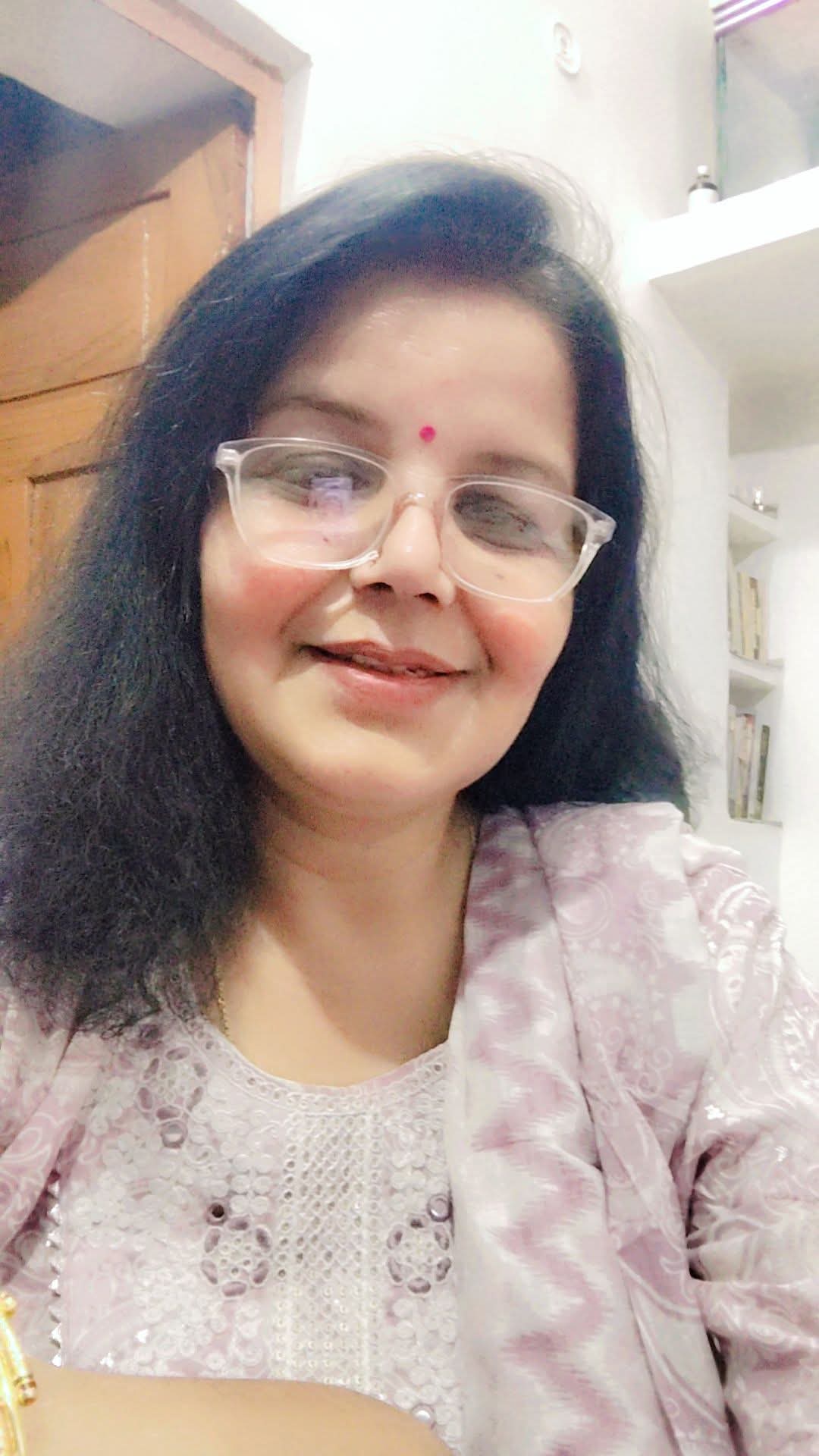 श्रीमती दिव्या पांडेय